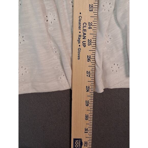 Torrid Sleeveless Tank Top Eyelet Babydoll White VNeck Blouse Size 1 Embroidered - Picture 10 of 11